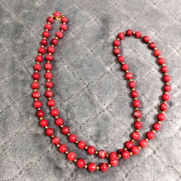 Vintage Red Howelite Bead w/ small Brass Bead Accents Necklace 28" Long - Picture 4 of 10